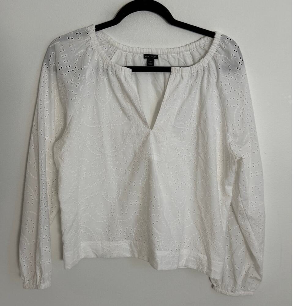 Ann Taylor Petite Eyelet Vneck long sleeve blouse size MP
